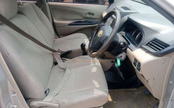 TOYOTA AVANZA 1.3 E