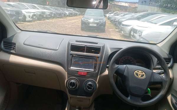 TOYOTA AVANZA 1.3 E