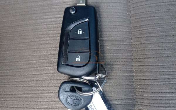 TOYOTA HILUX 2.4G DC 4X4