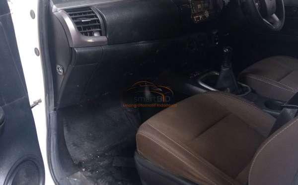 TOYOTA HILUX 2.4G DC 4X4