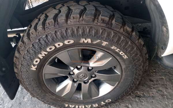 TOYOTA HILUX 2.4G DC 4X4