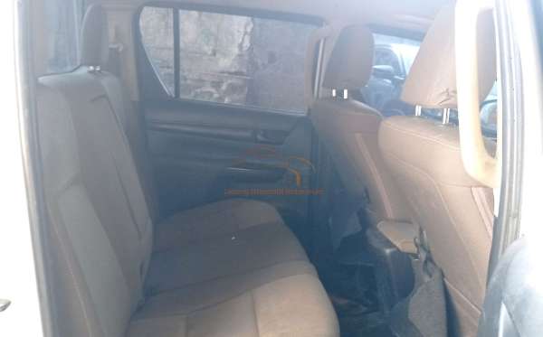 TOYOTA HILUX 2.4G DC 4X4