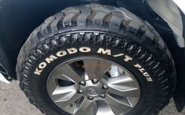 TOYOTA HILUX 2.4G DC 4X4