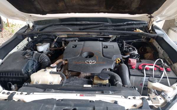 TOYOTA HILUX 2.4G DC 4X4