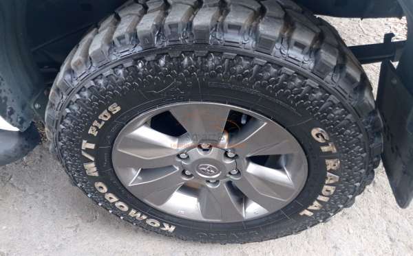TOYOTA HILUX 2.4G DC 4X4
