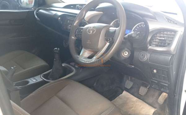 TOYOTA HILUX 2.4G DC 4X4