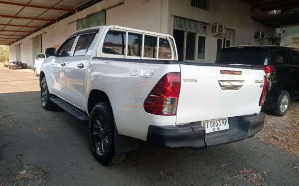 TOYOTA HILUX 2.4G DC 4X4