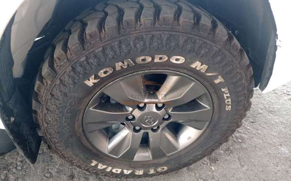 TOYOTA HILUX 2.4G DC 4X4