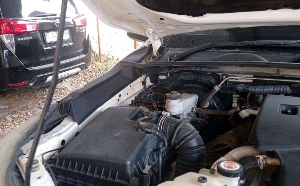 TOYOTA HILUX 2.4G DC 4X4
