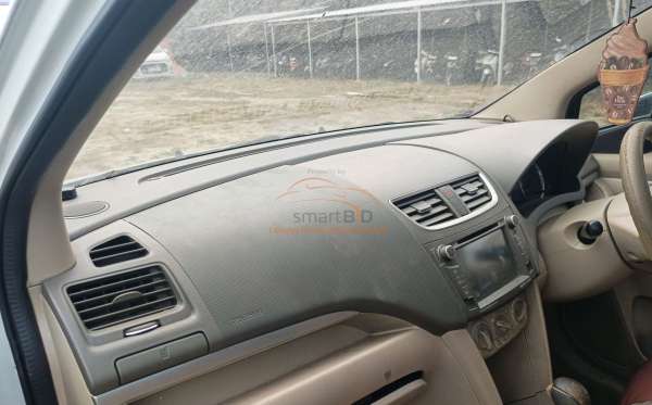 SUZUKI  ERTIGA  SDX