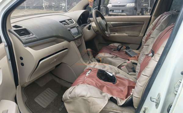 SUZUKI  ERTIGA  SDX