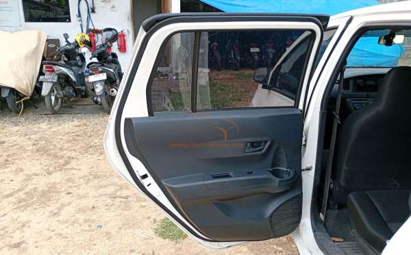 DAIHATSU SIGRA 1.0 D MC
