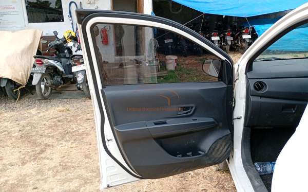DAIHATSU SIGRA 1.0 D MC