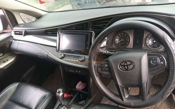 TOYOTA INNOVA VENTURER
