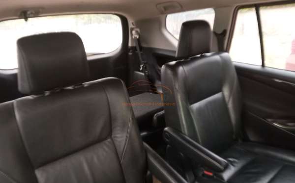 TOYOTA INNOVA VENTURER