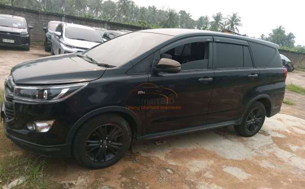 TOYOTA INNOVA VENTURER