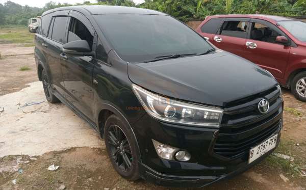TOYOTA INNOVA VENTURER
