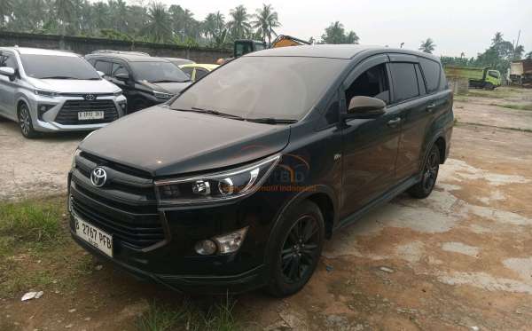 TOYOTA INNOVA VENTURER
