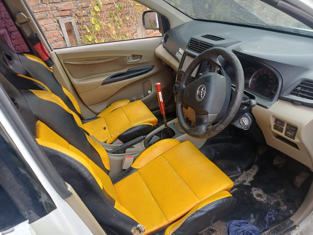 DAIHATSU  XENIA