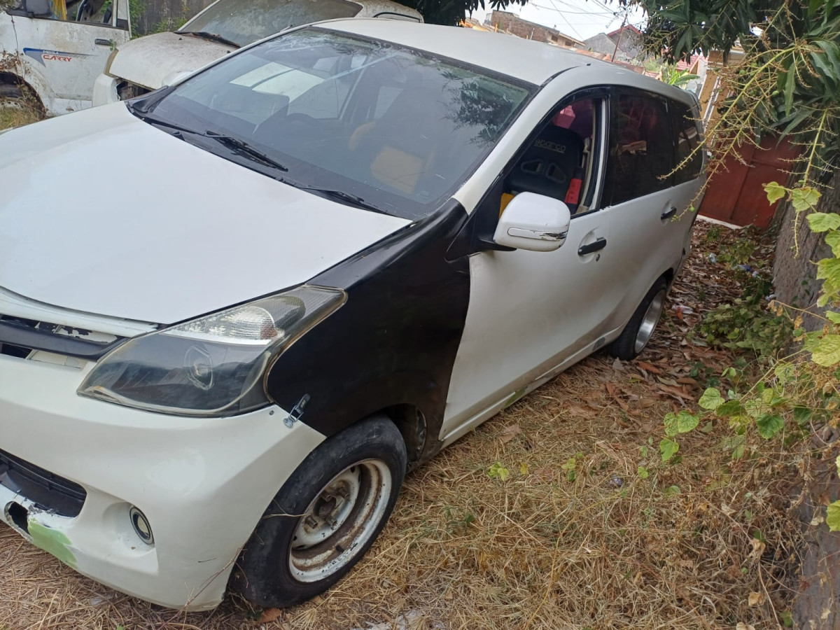 DAIHATSU  XENIA