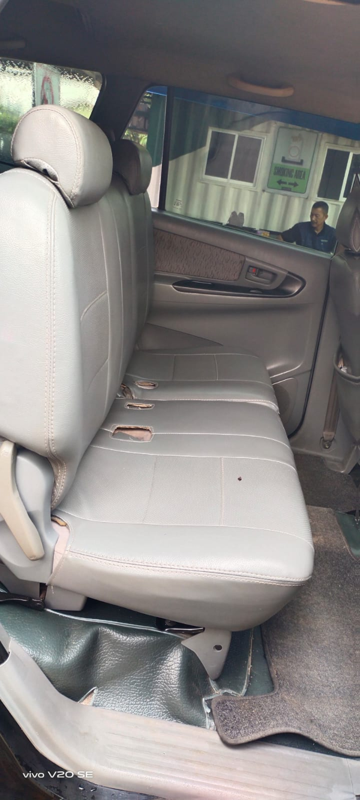 TOYOTA  INNOVA  E