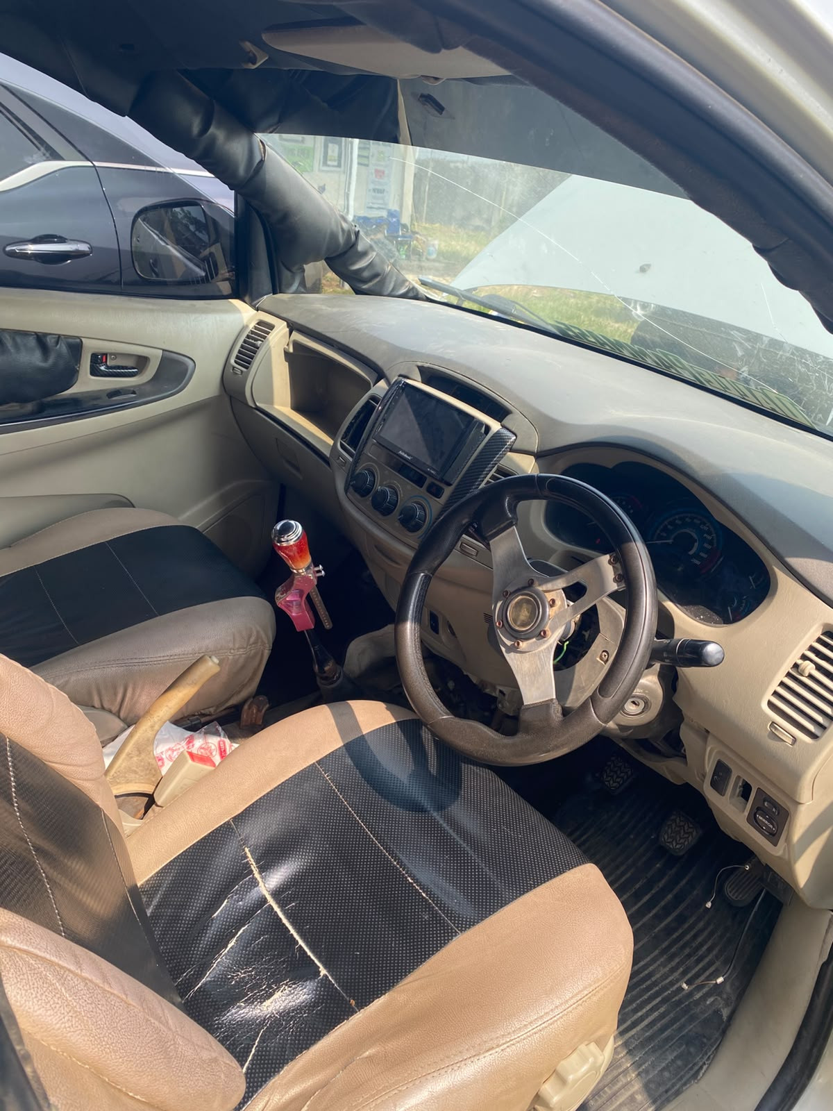 TOYOTA INNOVA G