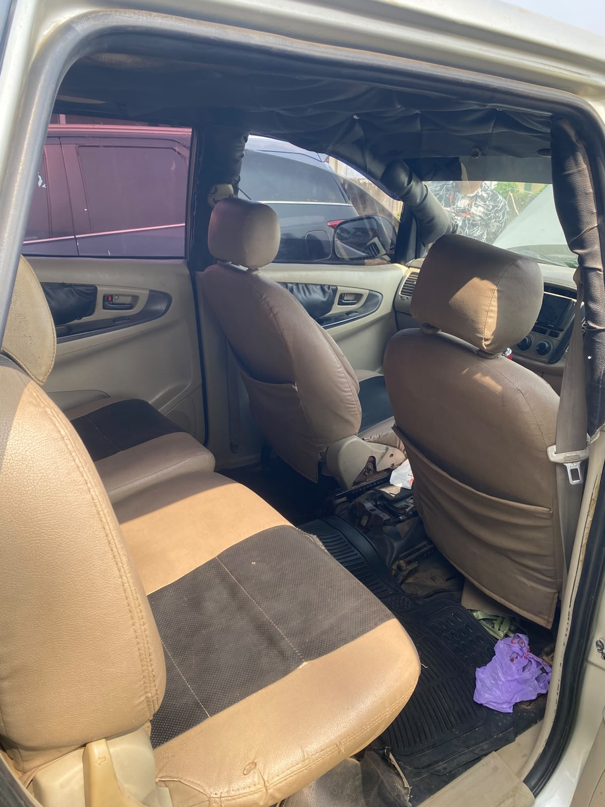 TOYOTA INNOVA G
