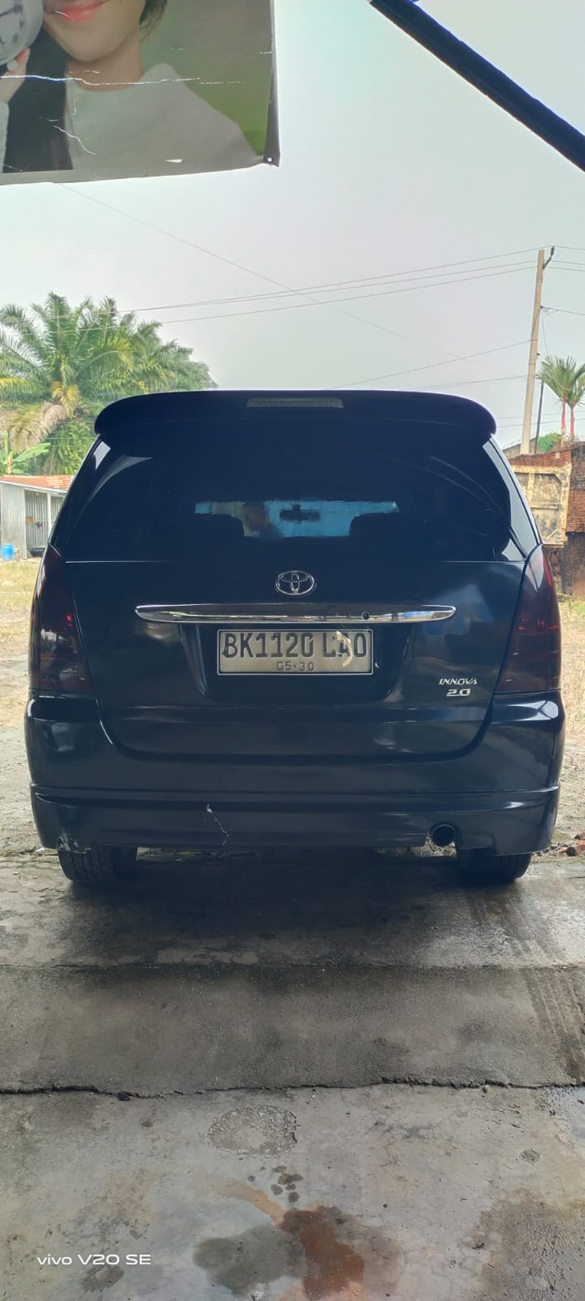 TOYOTA  INNOVA  E