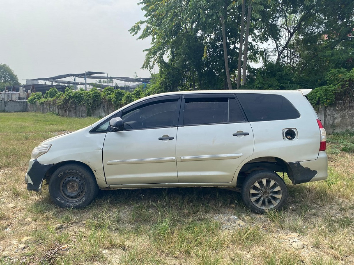 TOYOTA INNOVA G