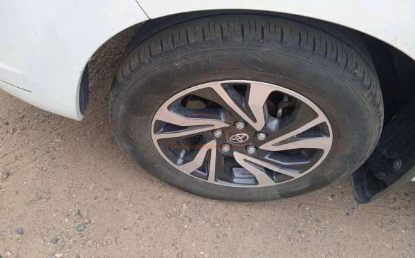 TOYOTA INNOVA G